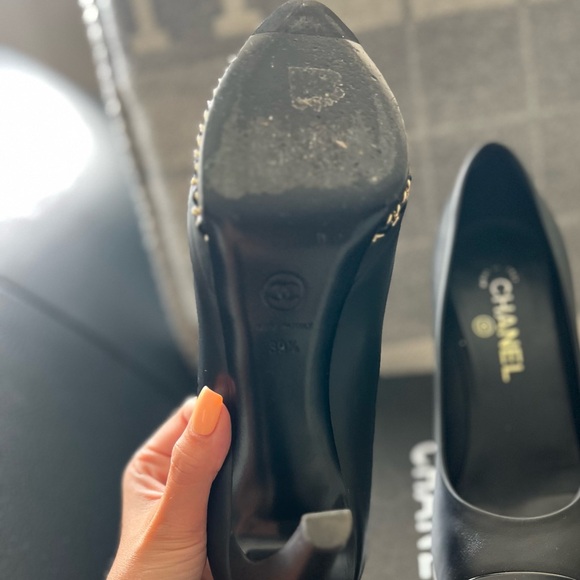 Chanel cc chain pump, size 39.5- dust bag and box included - Picture 4 of 5